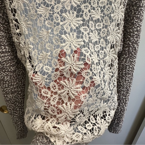 Lace Back Sweater - Cream and grayish beige - Picture 6 of 6
